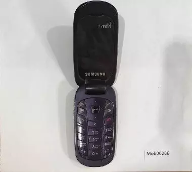 Сотовый телефон Samsung SGH-L230 без АКБ и задней крышки,экран не разбит